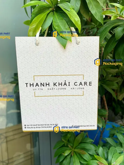 Túi giấy spa ép kim vàng Thanh Khải Care nền trắng